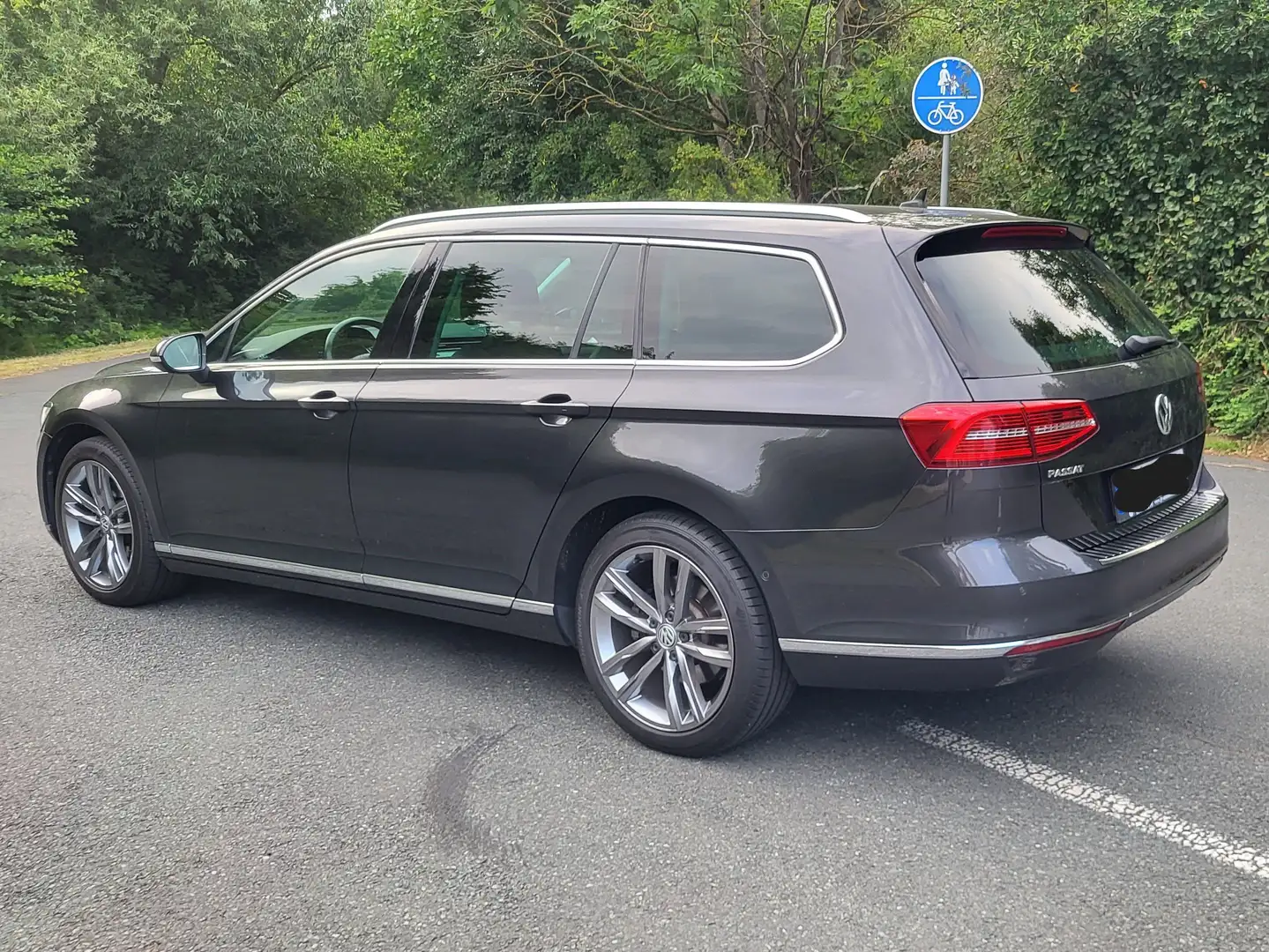 Volkswagen Passat Variant Passat Variant 2.0 TDI SCR DSG Highline Grau - 2