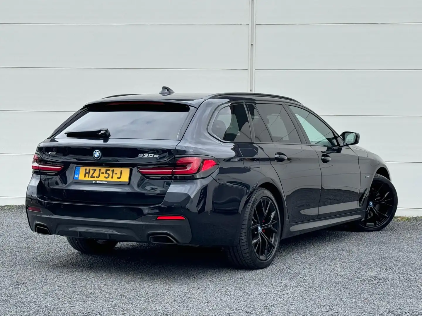 BMW 530 5-serie Touring 530e xDrive M-Sport HK Head up Sof Zwart - 2