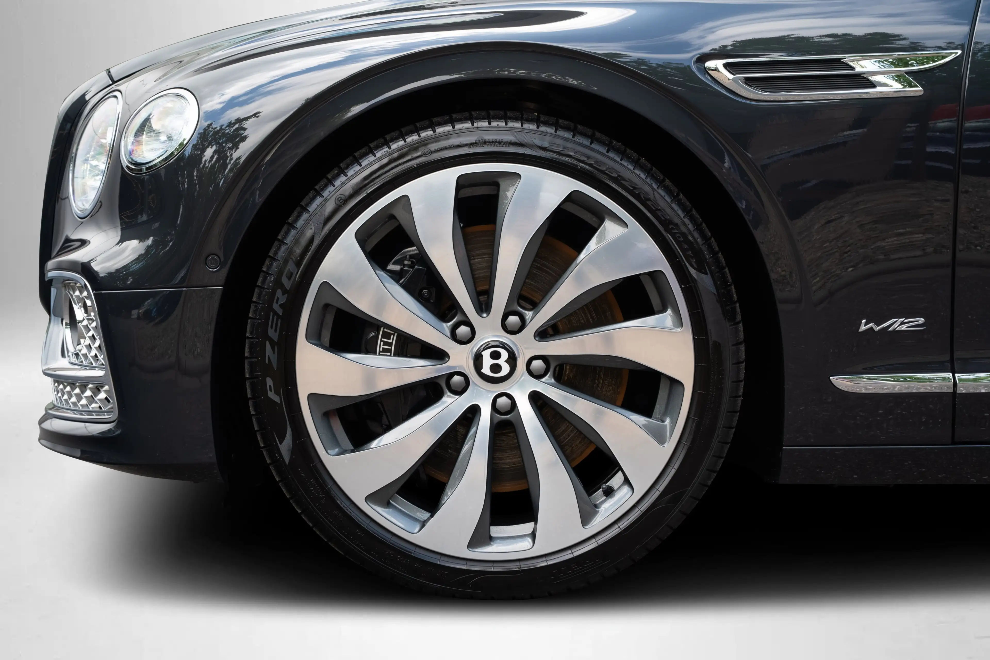 Bentley Flying Spur W12 Mulliner Driving Spec — photo 10
