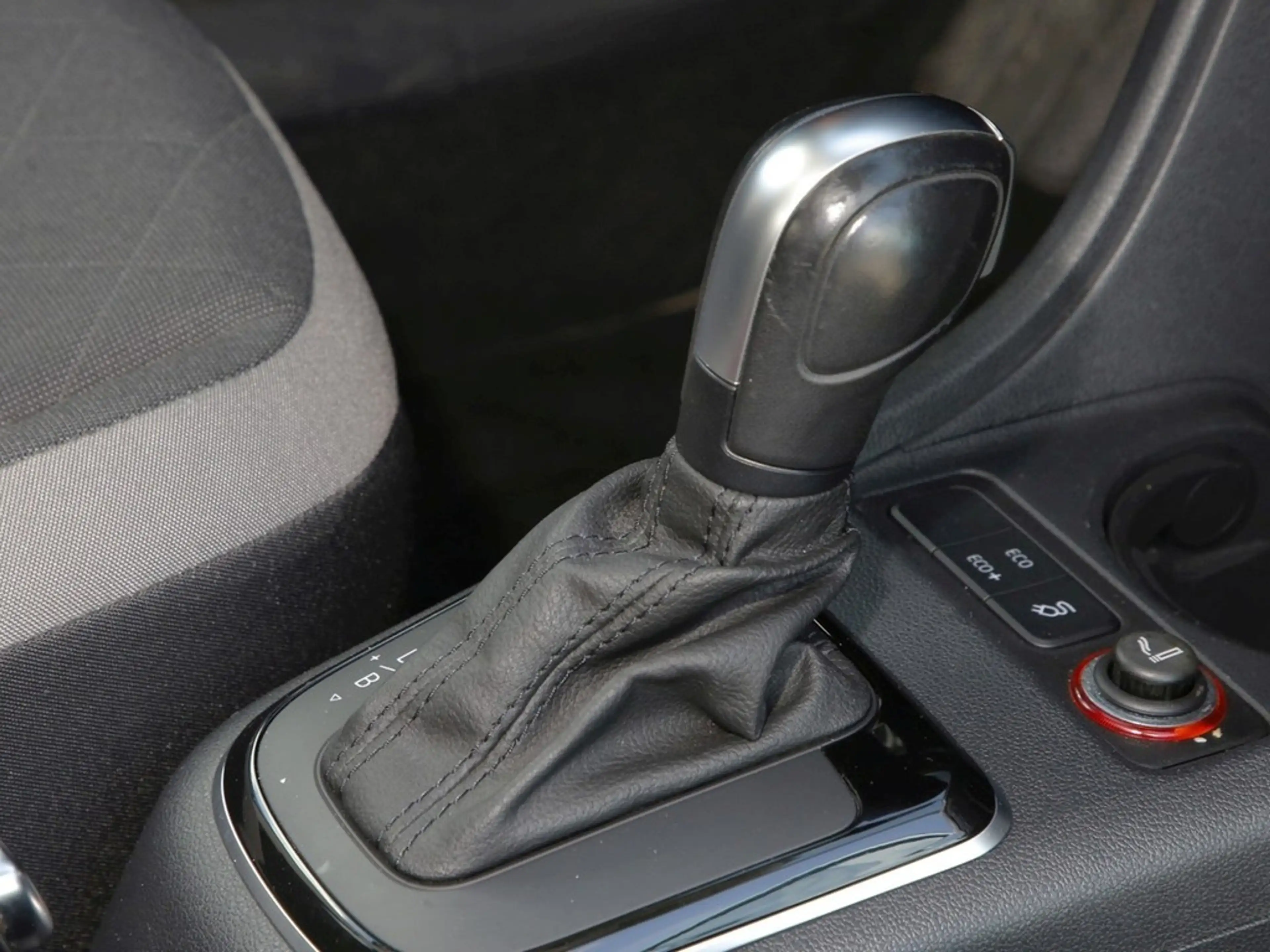 Volkswagen e-up! Max 15" Sitzheizung Rückfahrkamera DAB — photo 10