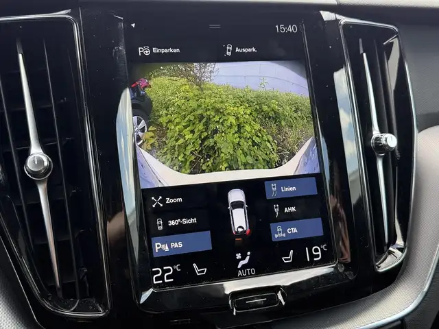 Volvo XC60 view 8
