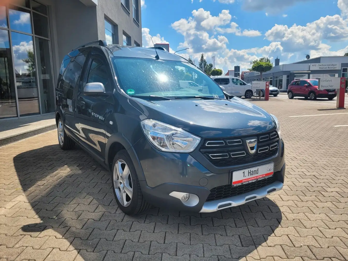 Dacia Dokker Stepway Plus Turbo*1.Hd,SHZ,PDC,RFK,Navi* Grau - 1