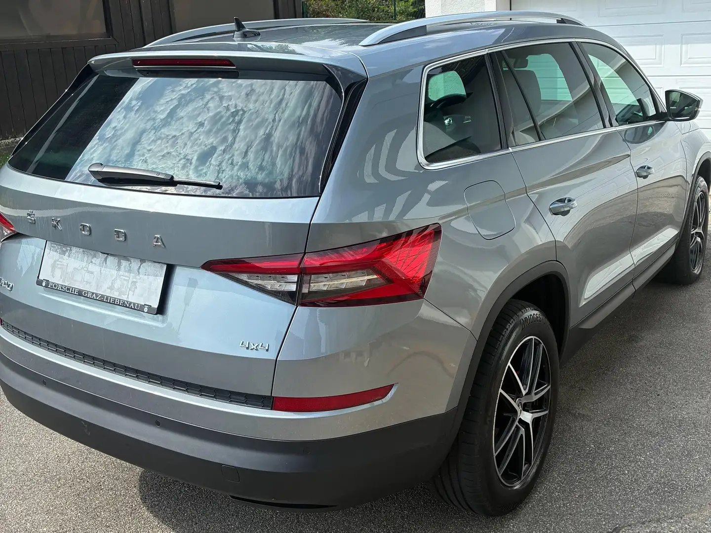 Skoda Kodiaq Kodiaq 2,0 TSI ACT 4x4 Style 125 DSG Style 125 Grau - 2