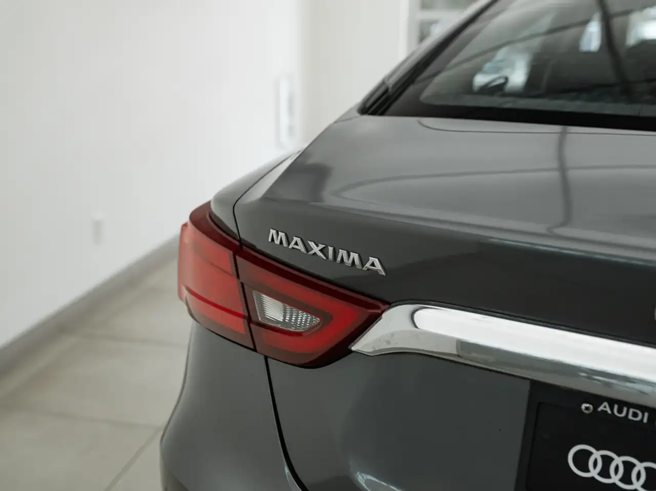 Nissan Maxima снимка Nissan Maxima