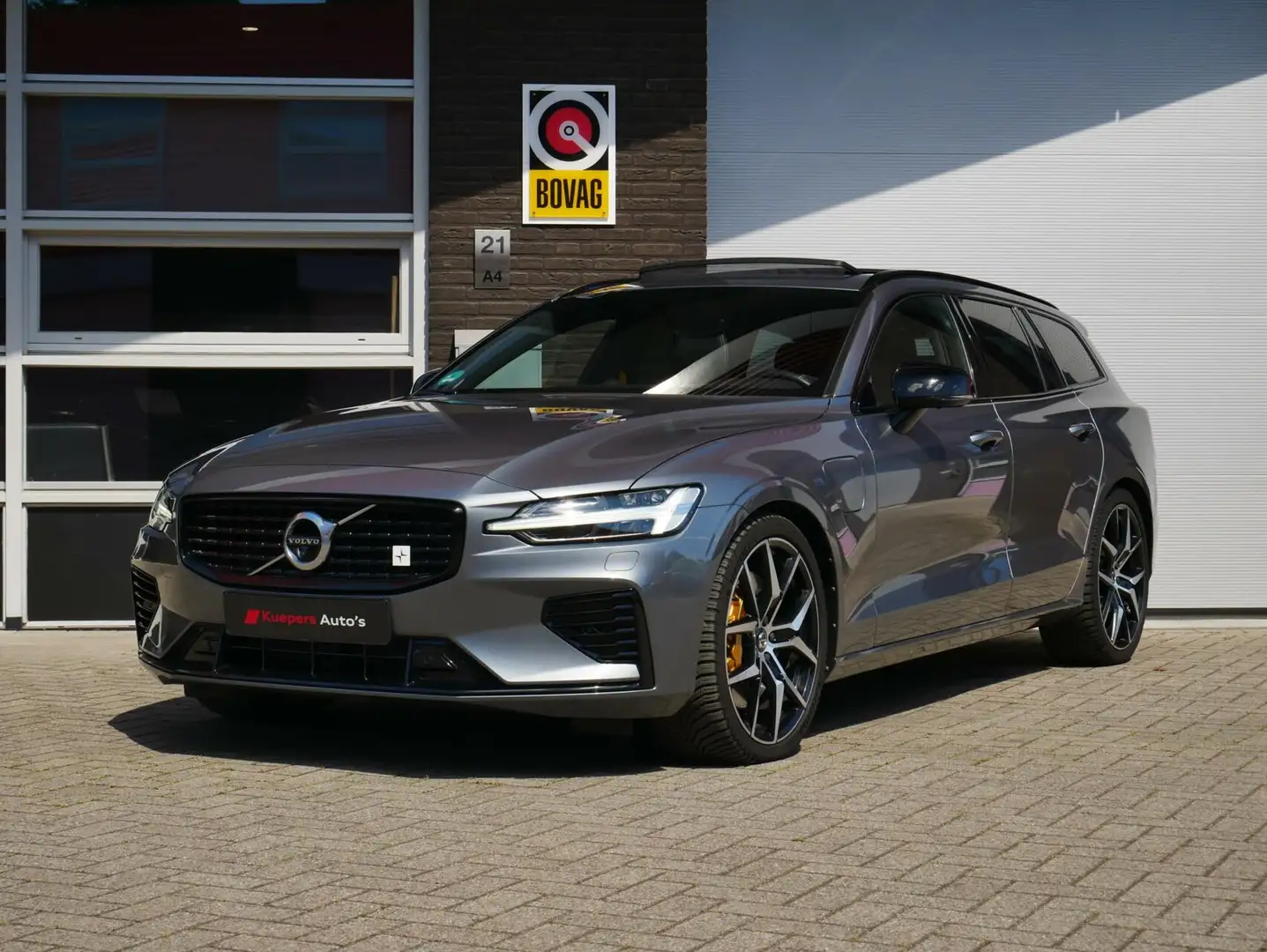 Volvo V60 2.0 T8 Twin Engine AWD Polestar Engineered bowers Grey - 1