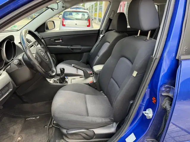 Mazda Mazda3 view 10