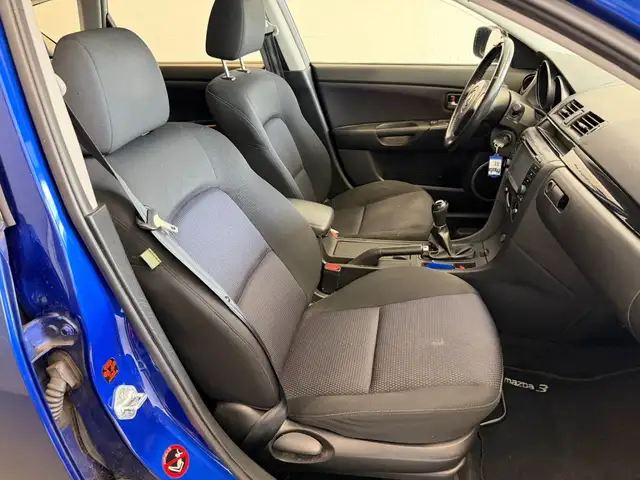 Mazda Mazda3 view 9