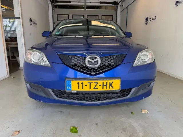 Mazda Mazda3 view 4