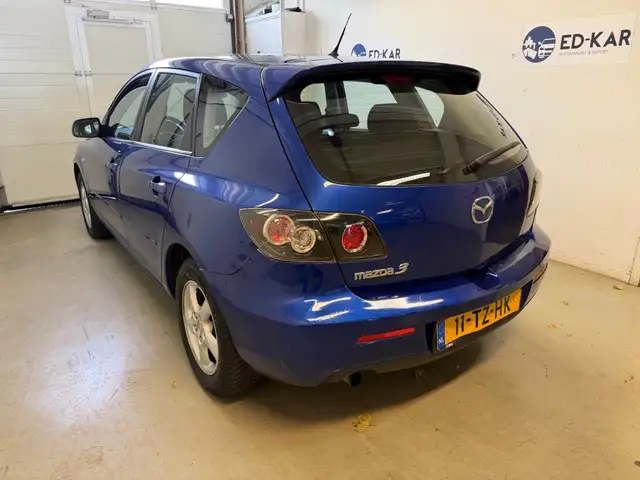 Mazda Mazda3 view 8