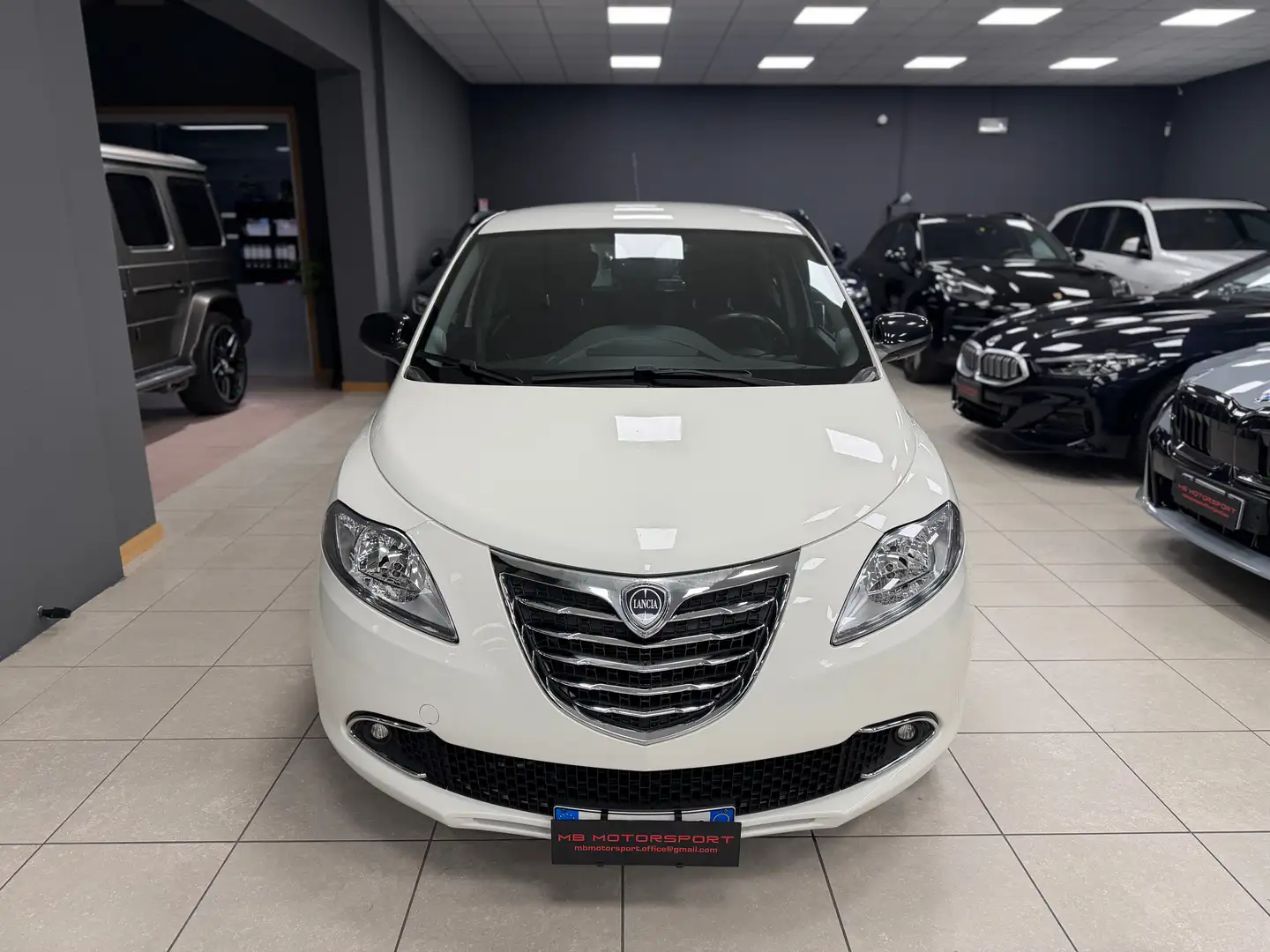 Lancia Ypsilon Ypsilon 1.3 mjt 30th Anniversary s Weiß - 2