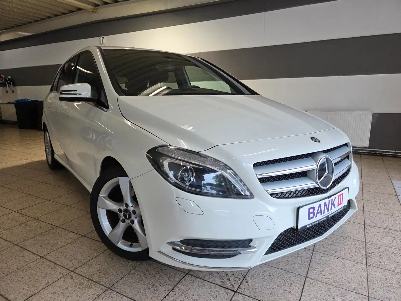Mercedes-Benz B 180