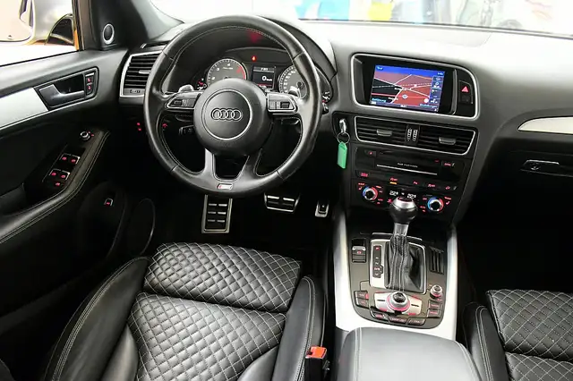 Audi SQ5 view 17