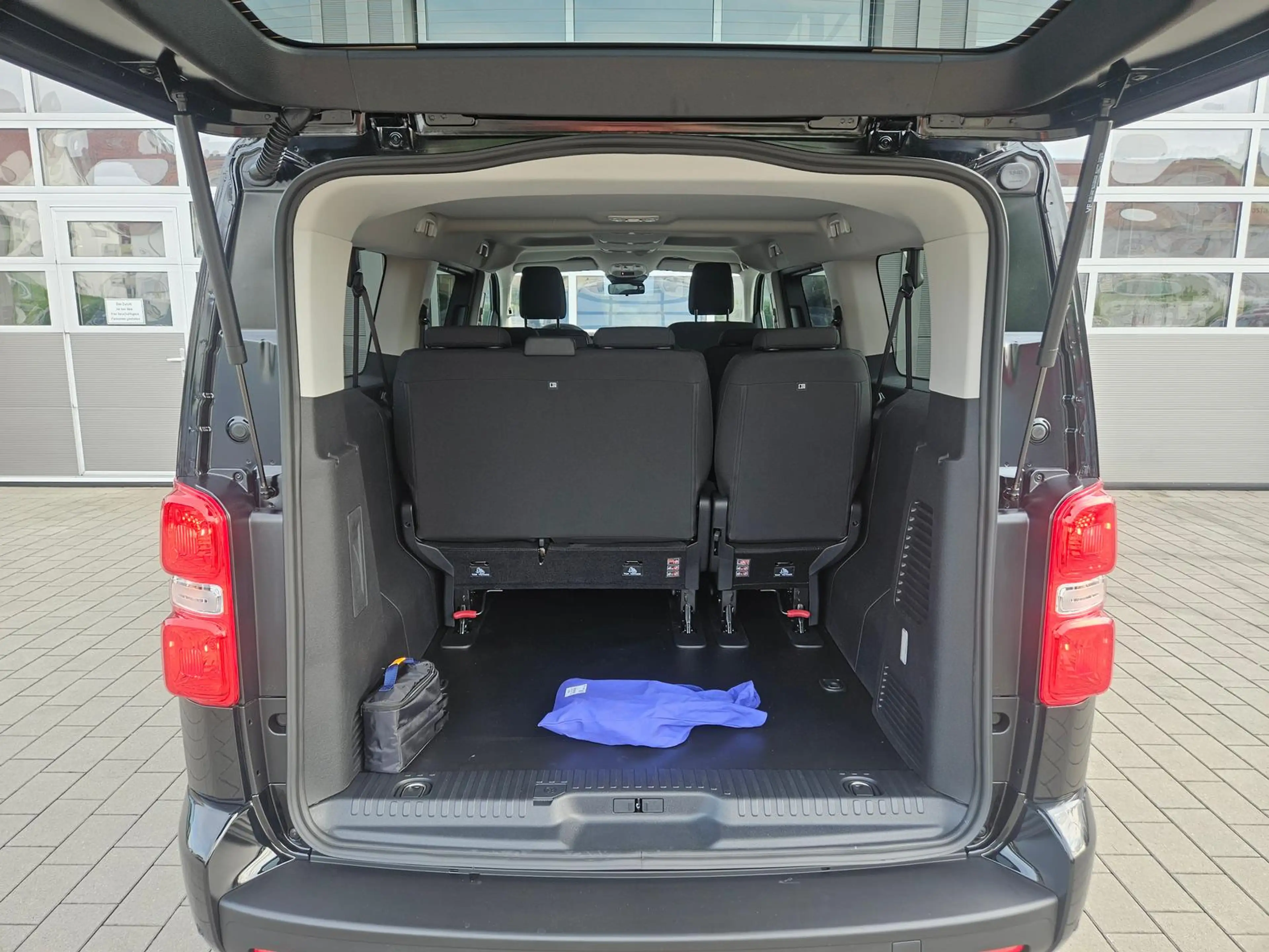 Citroen Spacetourer Plus XL B-HDi 180 *8-Sitzer*AHK*SHZ*Kamera* — photo 14