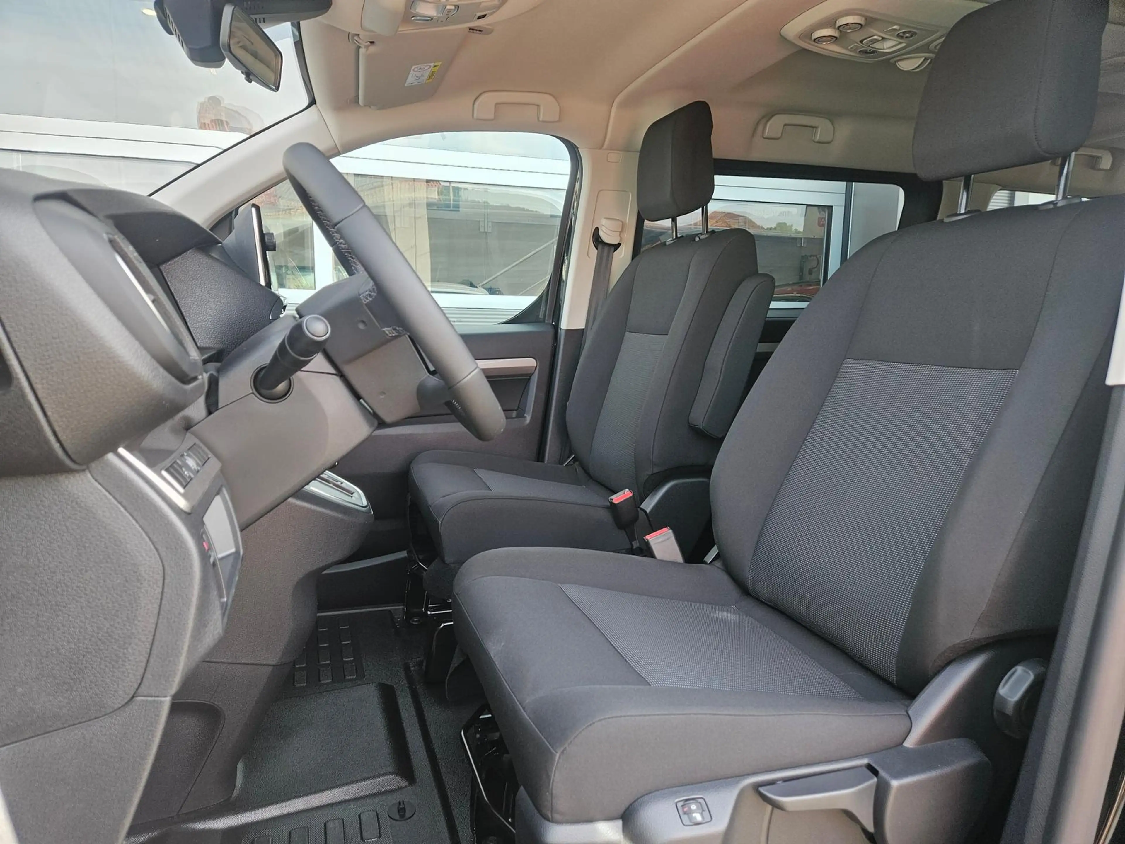 Citroen Spacetourer Plus XL B-HDi 180 *8-Sitzer*AHK*SHZ*Kamera* — photo 9