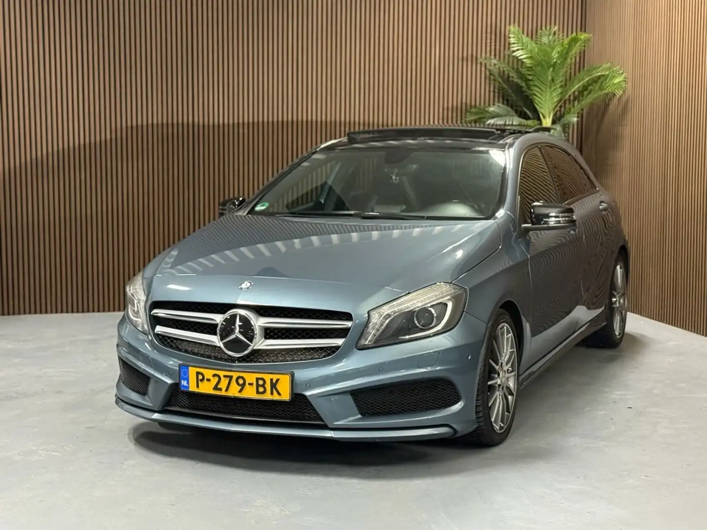 Mercedes-Benz A 200 Prestige AMG Pakket Blauw - 2