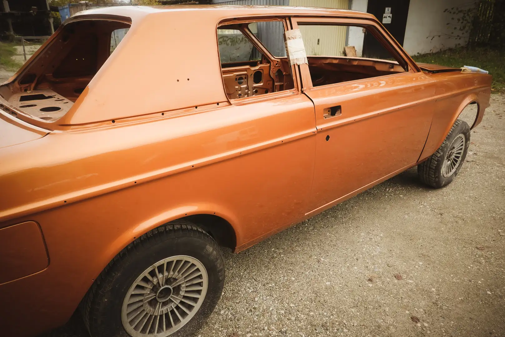 Volvo 262 Bronze - 1