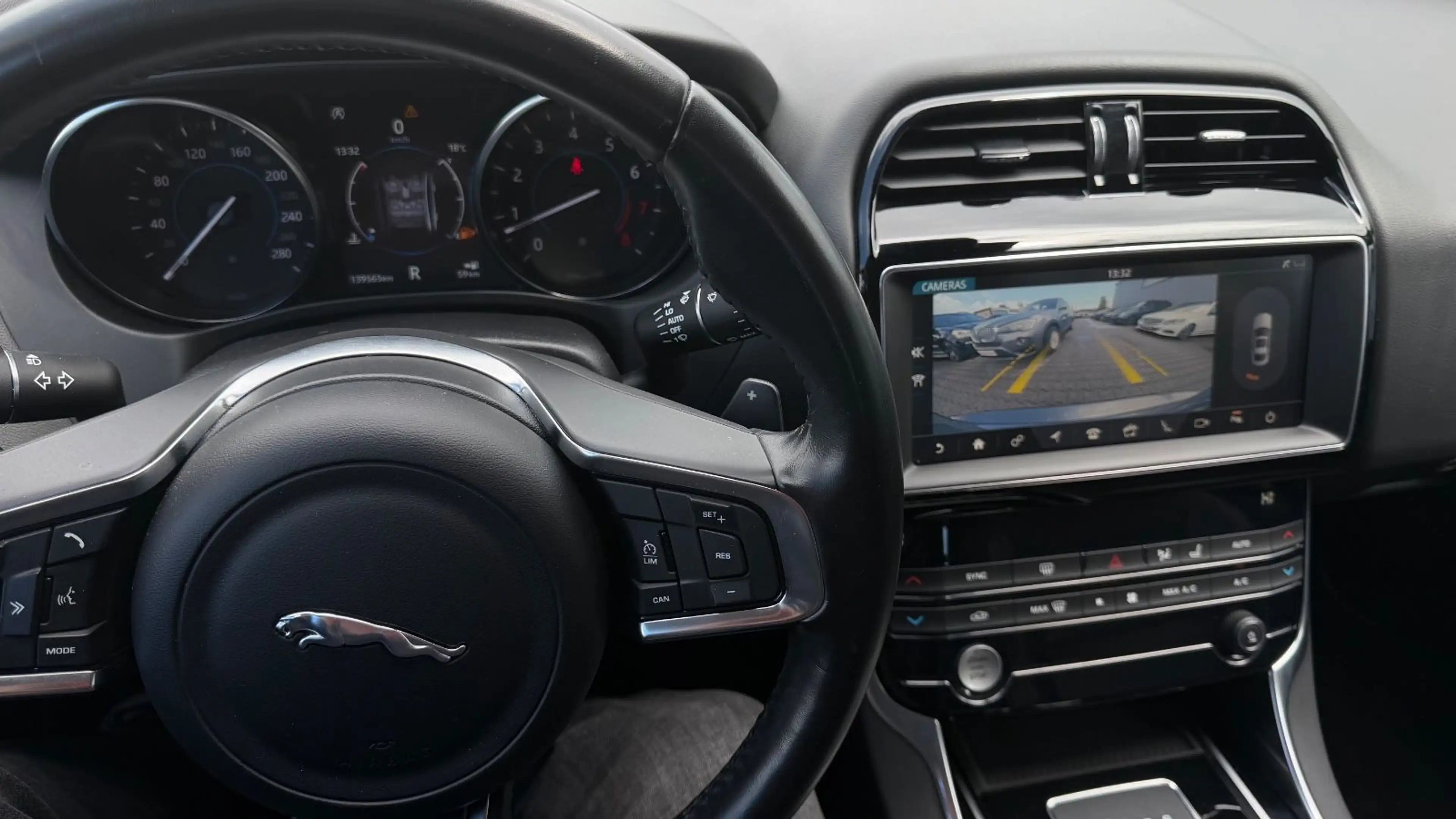 Jaguar XE 2.0 Turbo Prestige Autom/Navi+R.Camera/SO+WR — photo 7