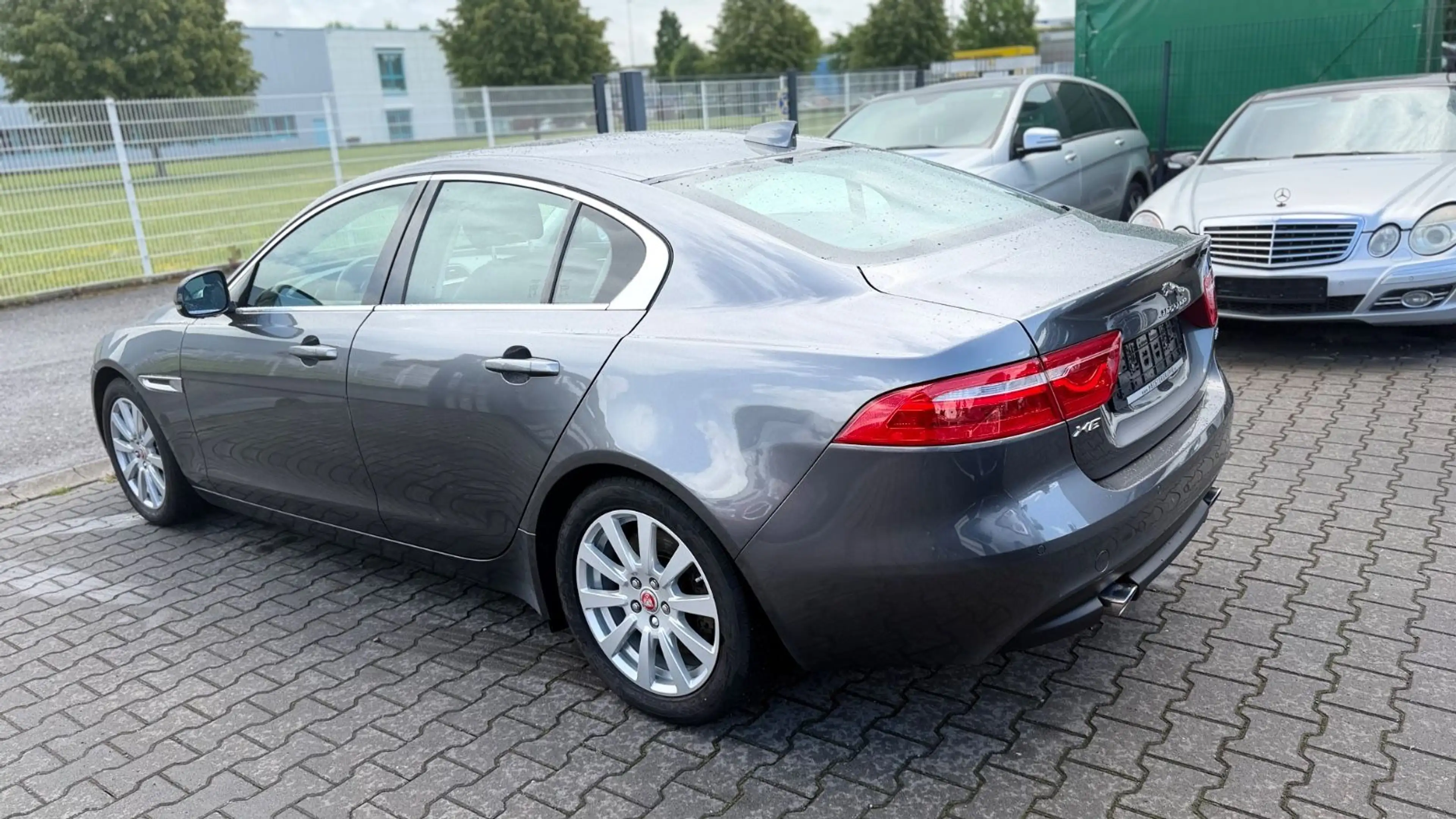 Jaguar XE 2.0 Turbo Prestige Autom/Navi+R.Camera/SO+WR — photo 4