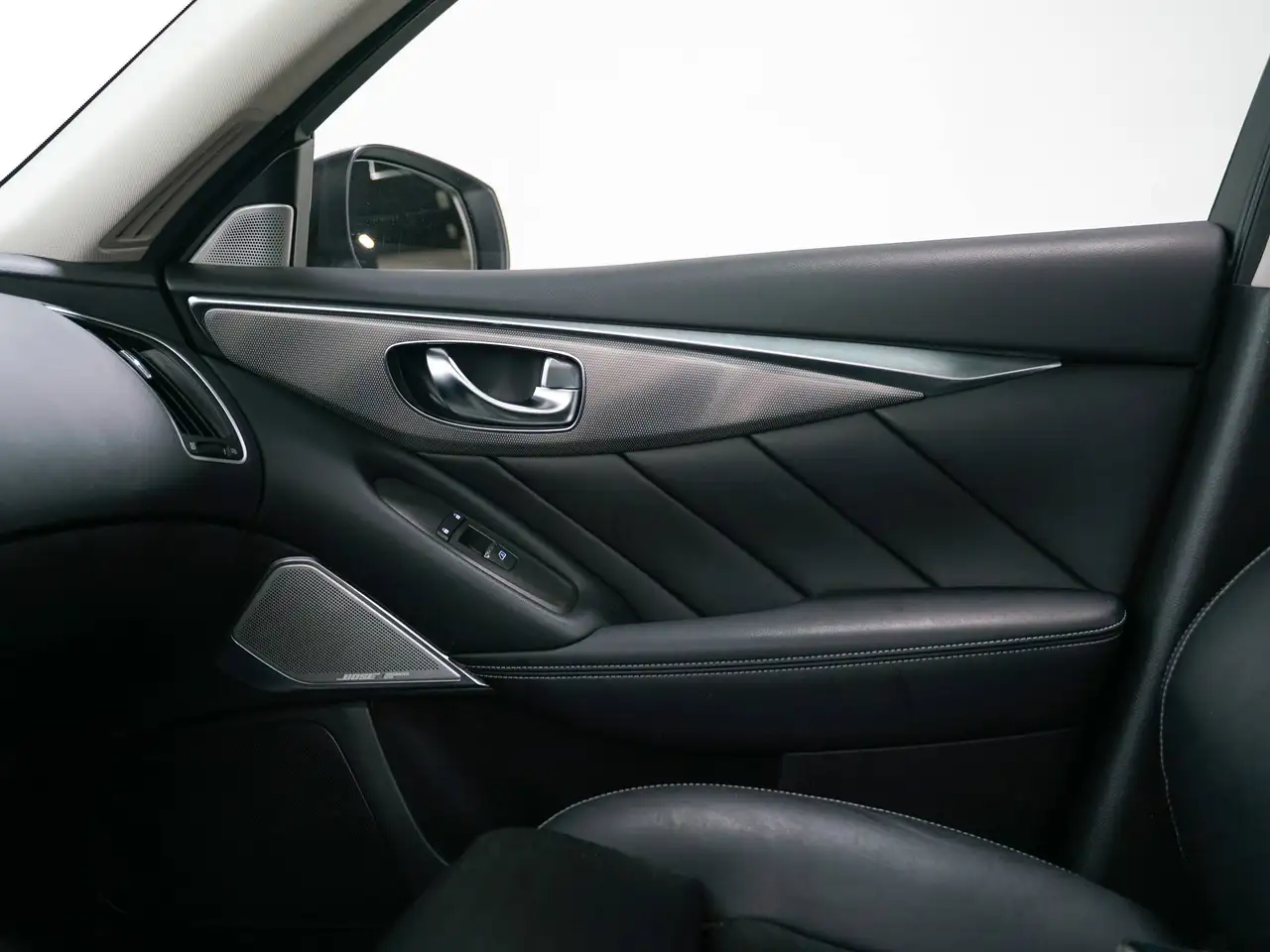Infiniti Q50 снимка Infiniti Q50