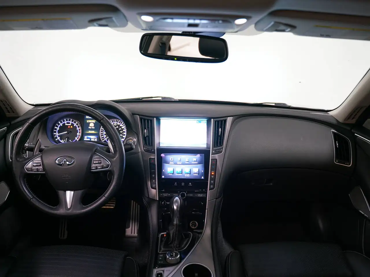 Infiniti Q50 снимка Infiniti Q50