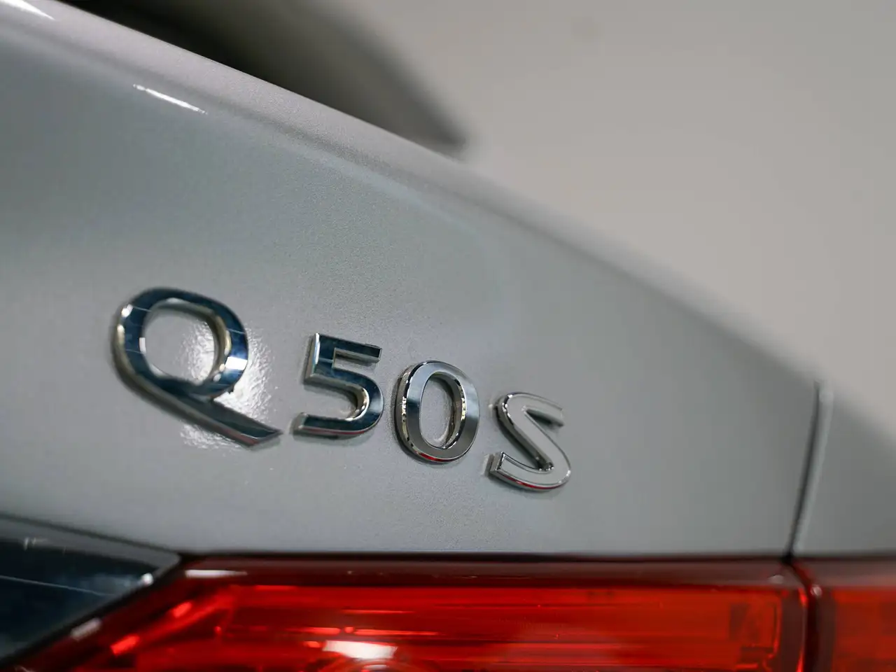 Infiniti Q50 снимка Infiniti Q50