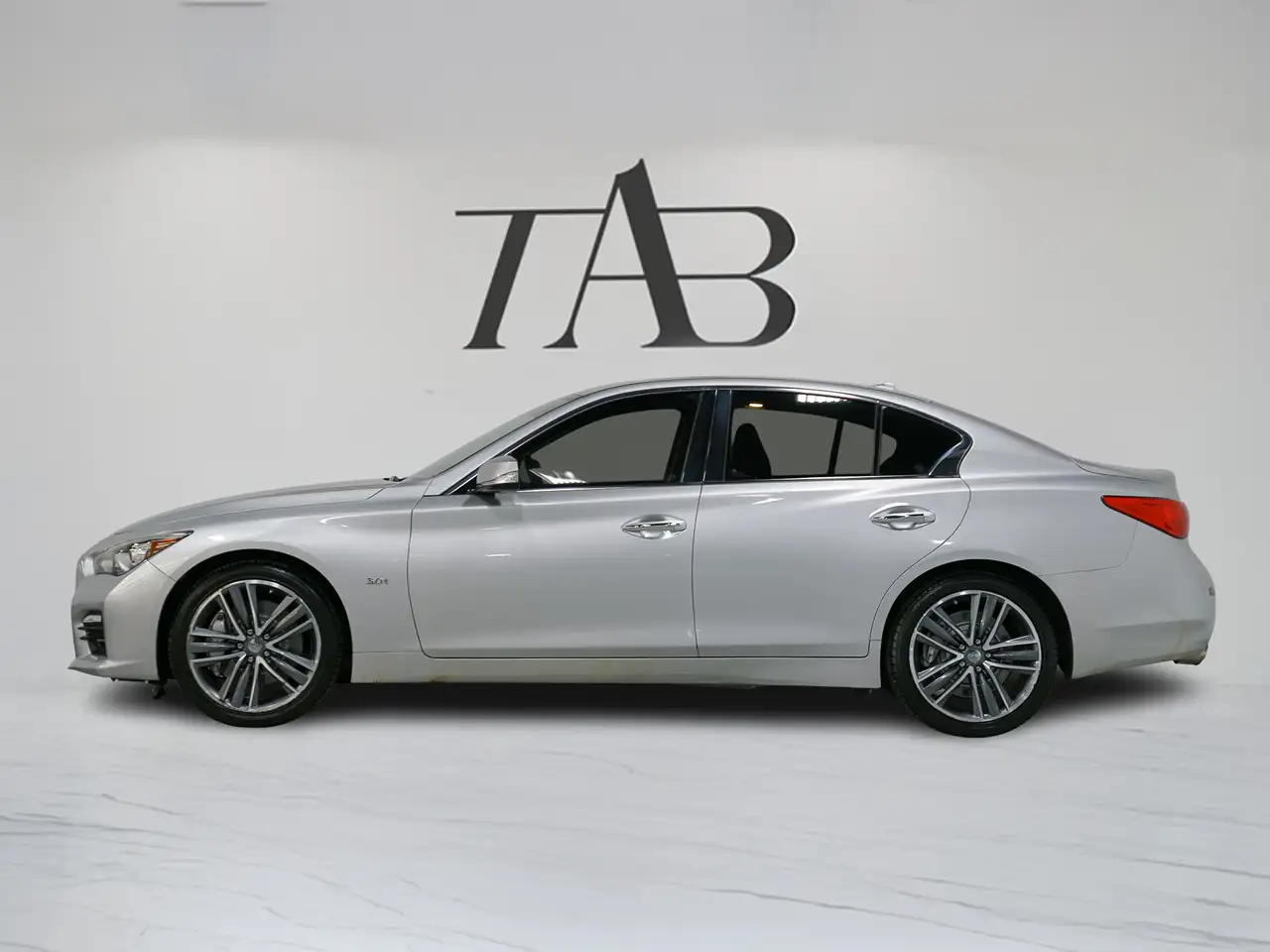 Infiniti Q50 снимка Infiniti Q50