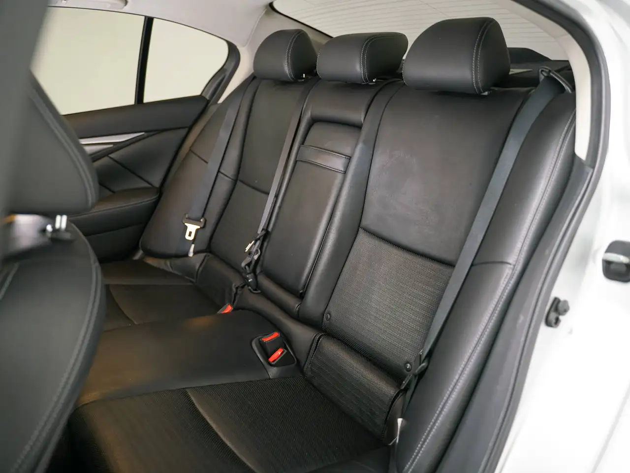 Infiniti Q50 снимка Infiniti Q50