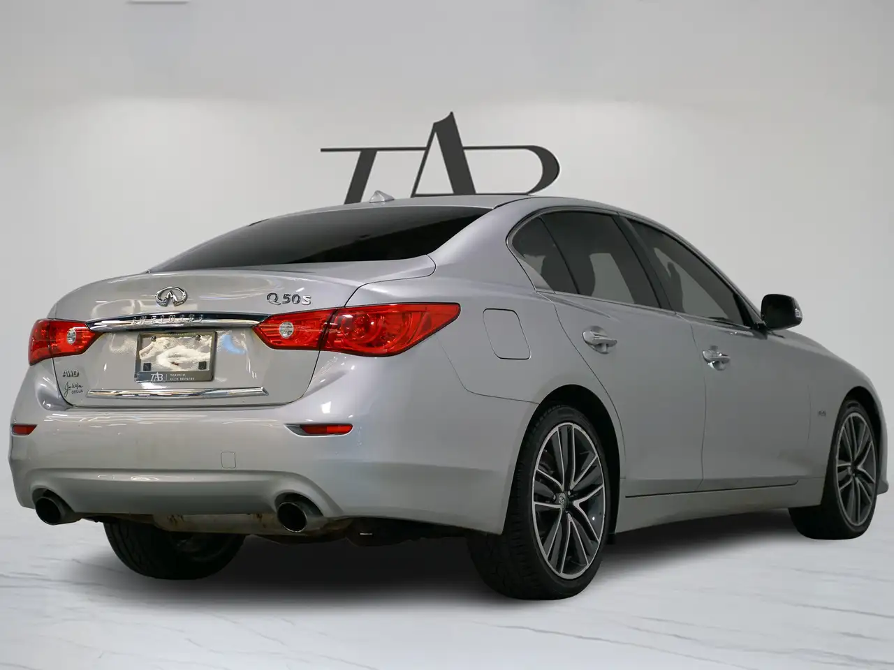 Infiniti Q50 снимка Infiniti Q50
