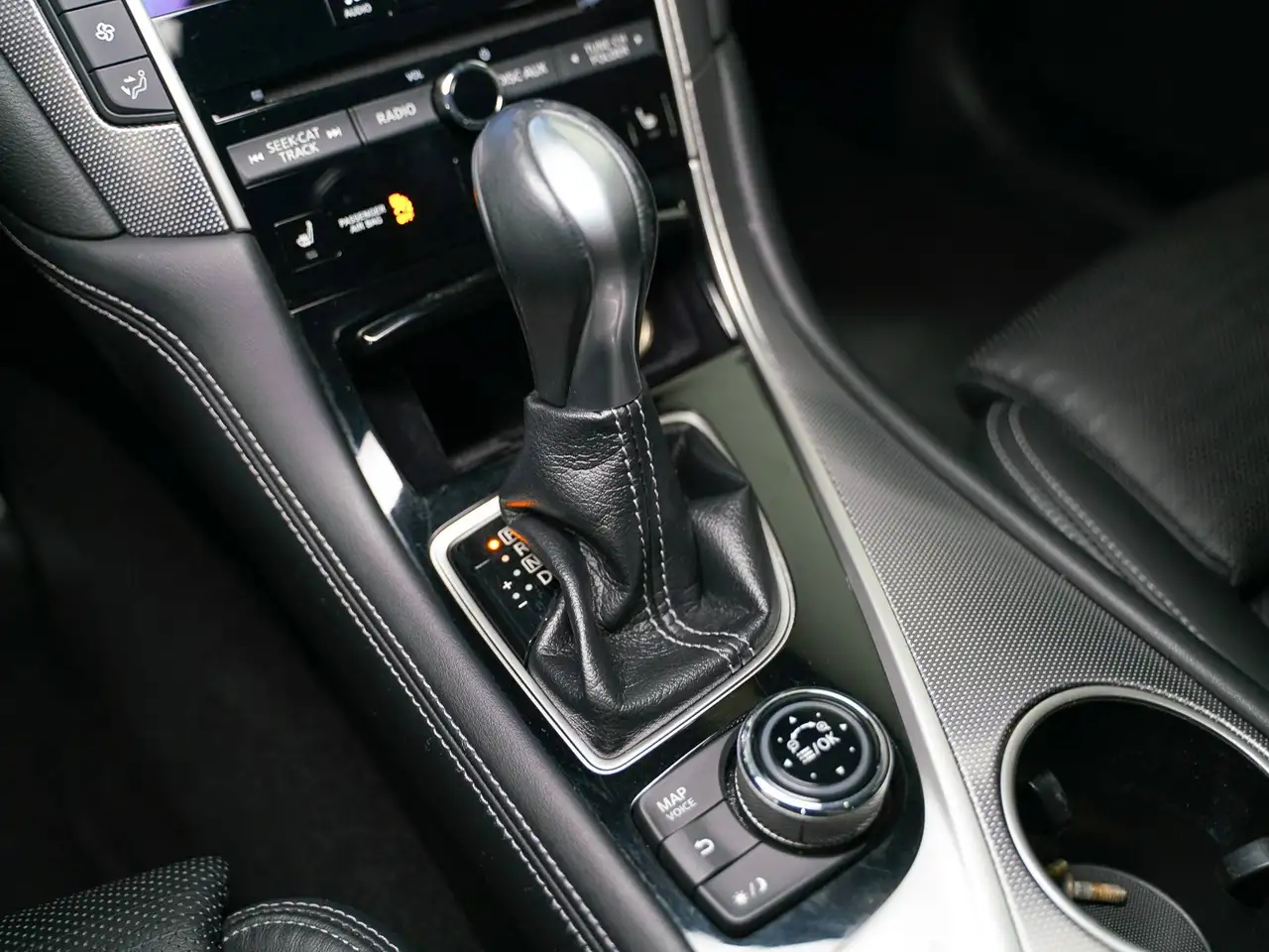 Infiniti Q50 снимка Infiniti Q50