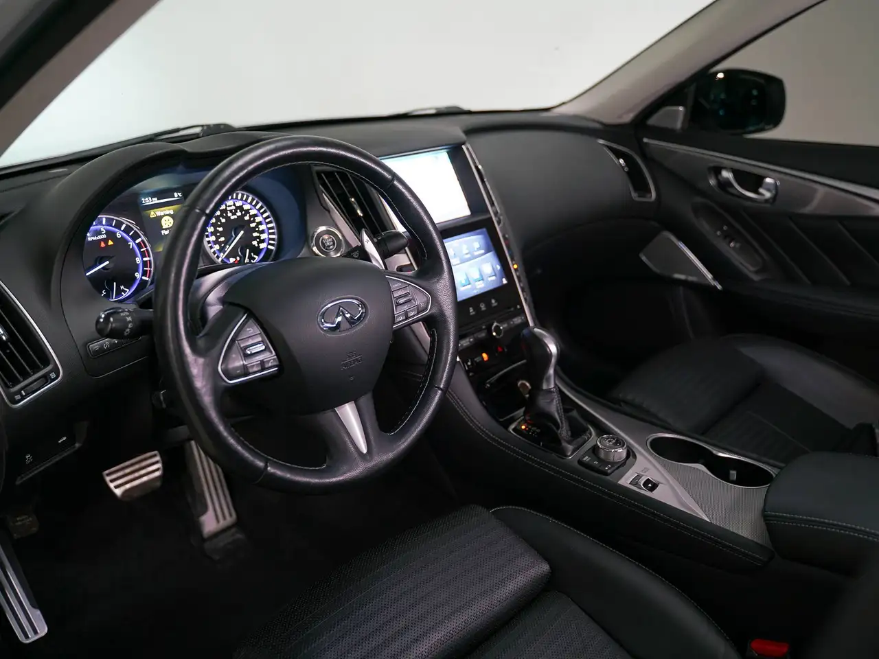Infiniti Q50 снимка Infiniti Q50