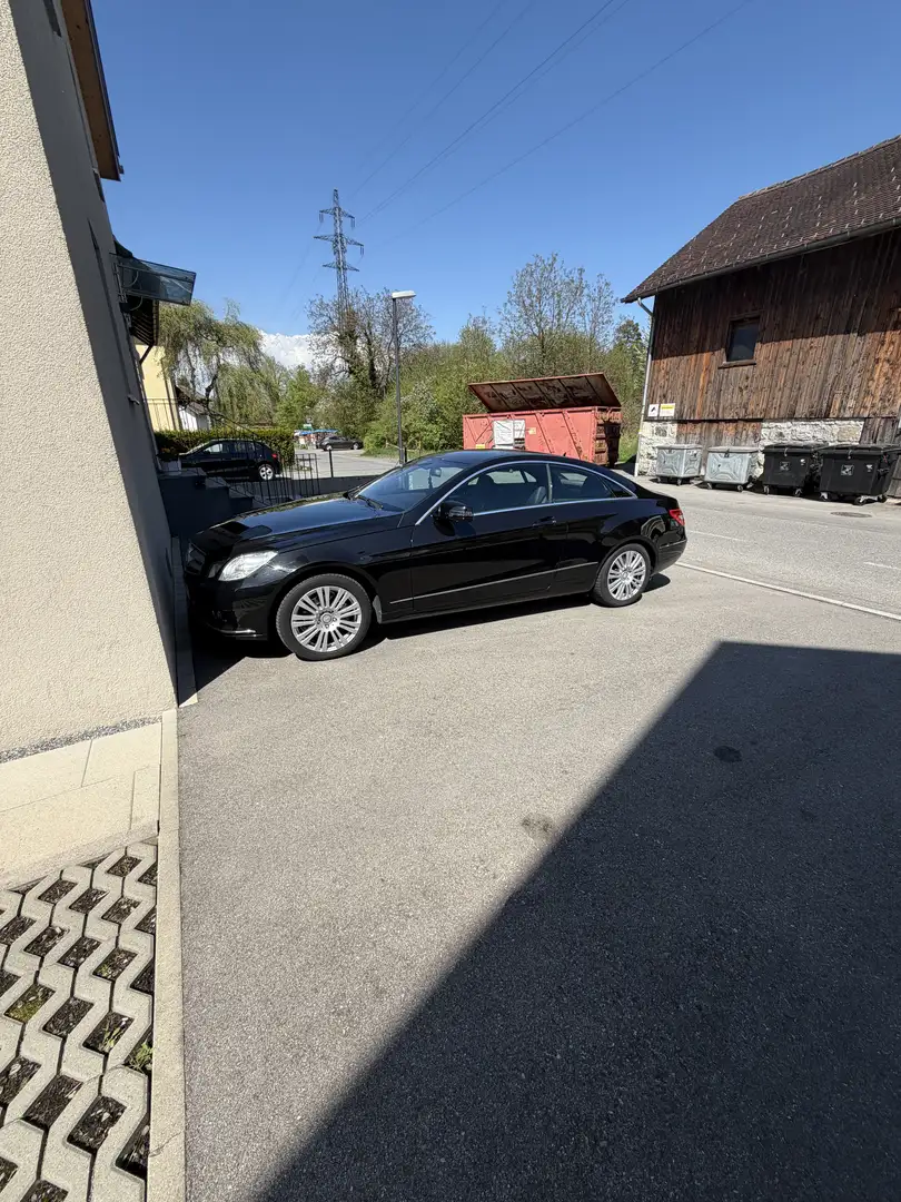 Mercedes-Benz E 250 E 250 CGI BlueEfficiency Schwarz - 1