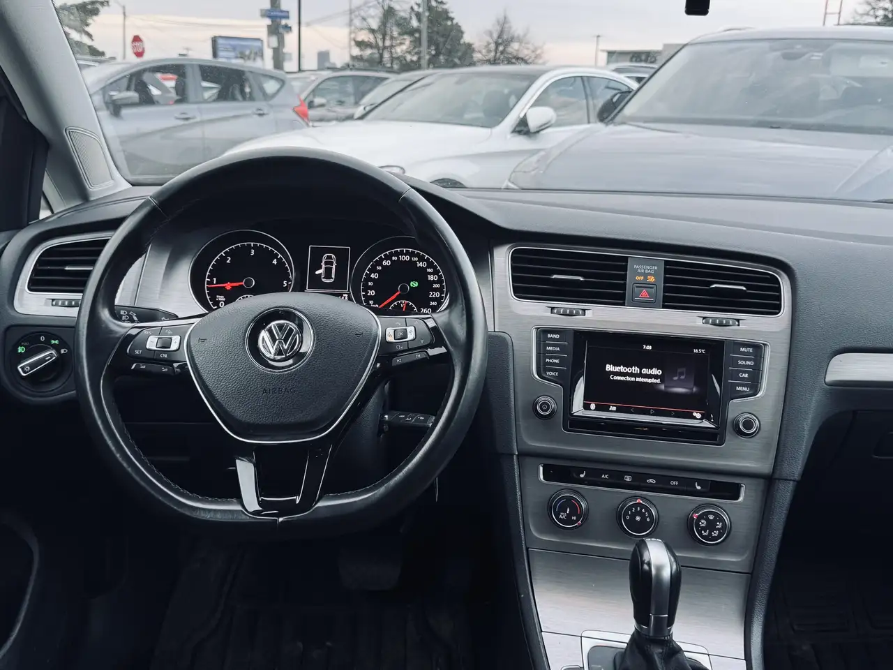 Volkswagen Golf photo Volkswagen Golf