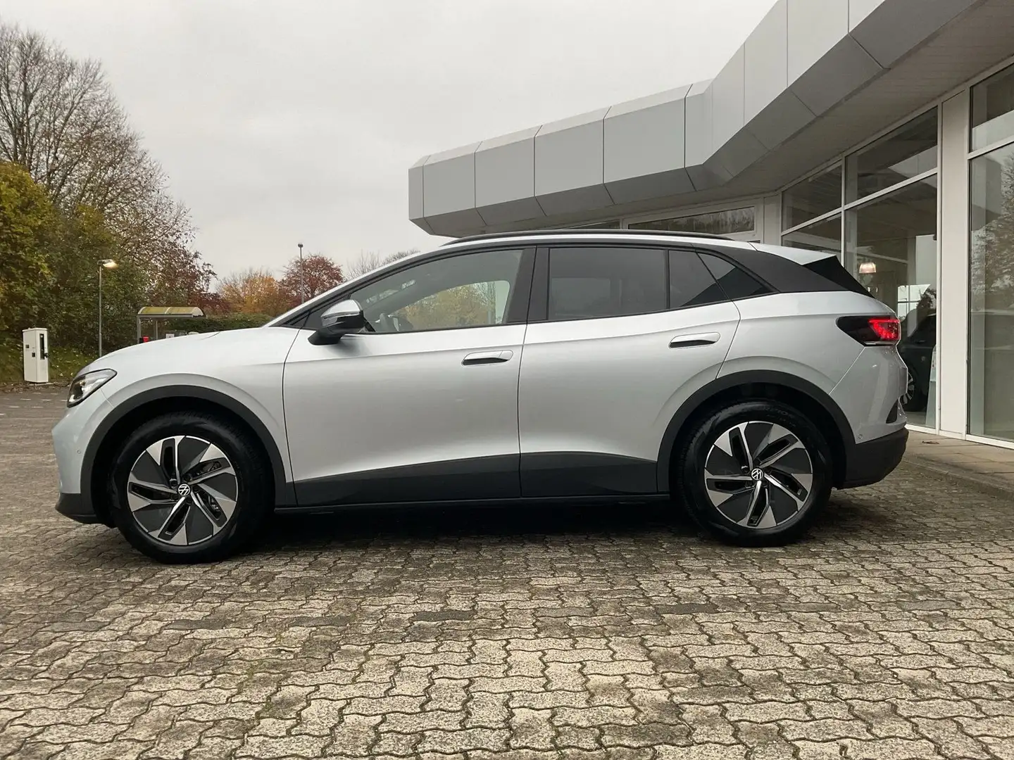 Volkswagen ID.4 Pro electric AHK RFK PDC Sitzhzg NaviPro Silber - 2