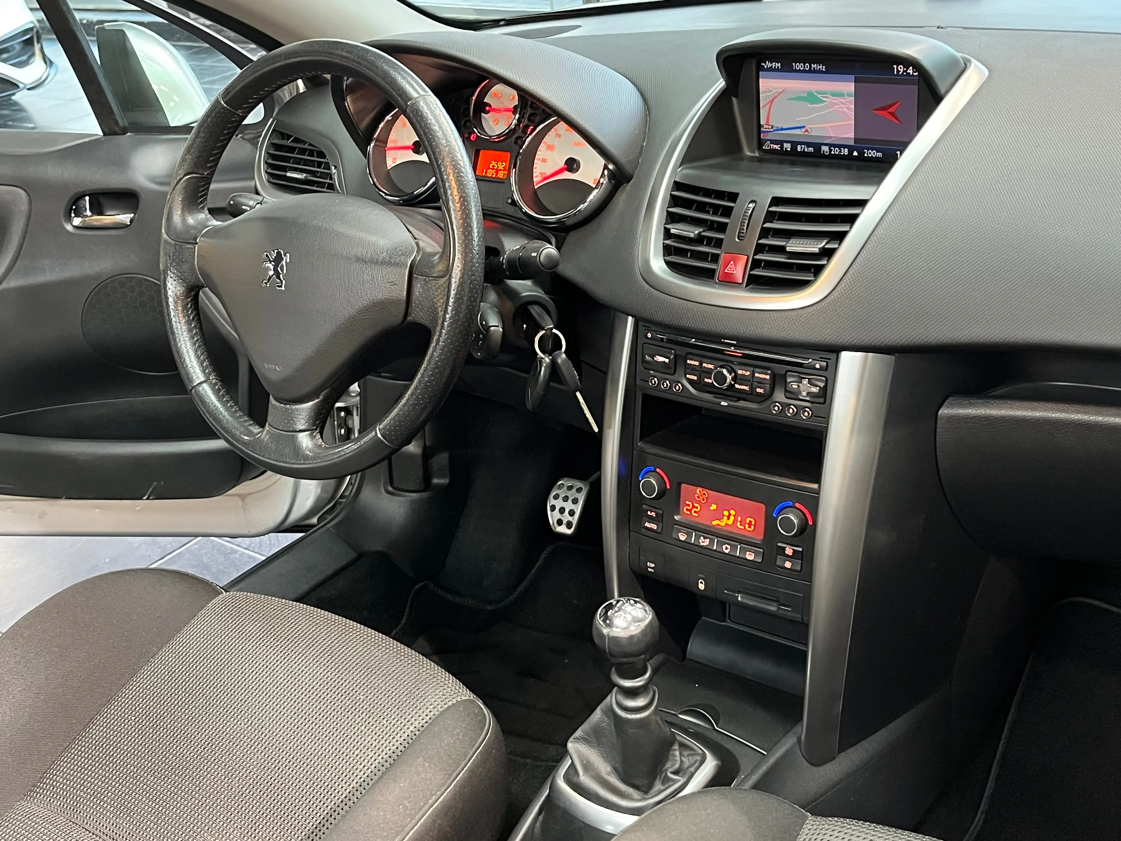 Peugeot 207 CABRIOLET 1.6i THP 156 CV*GPS*AIRCO*GARANTIE 1 AN* — photo 10