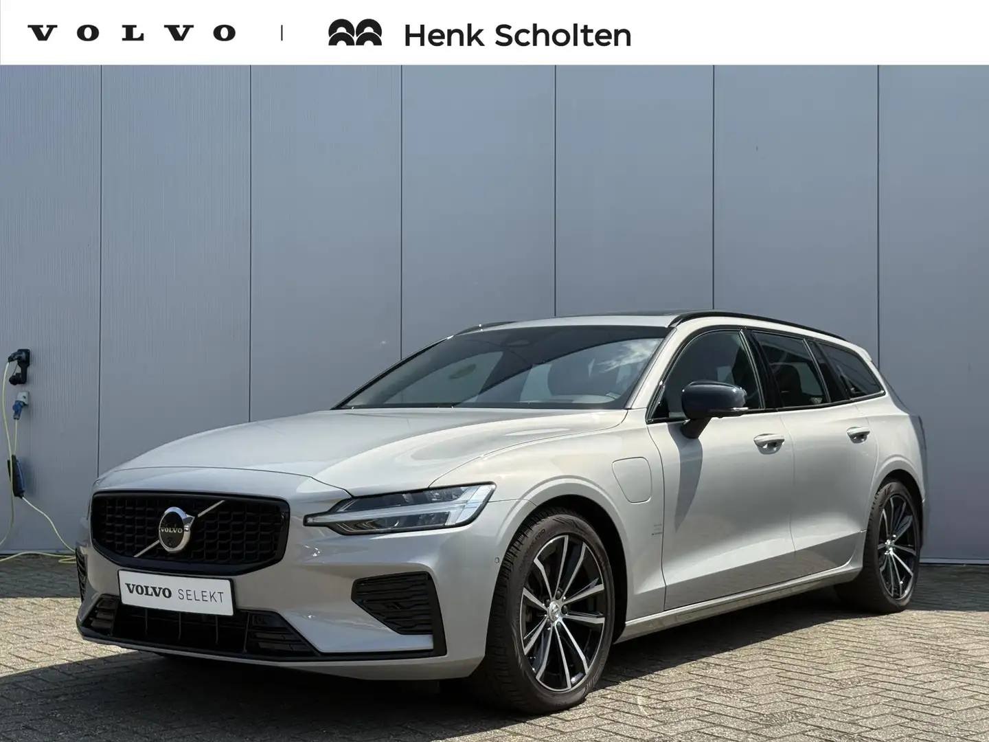 Volvo V60 T6 Recharge AUT8 350PK Plus Dark, Volvo V60 T6 AUT Grijs - 1