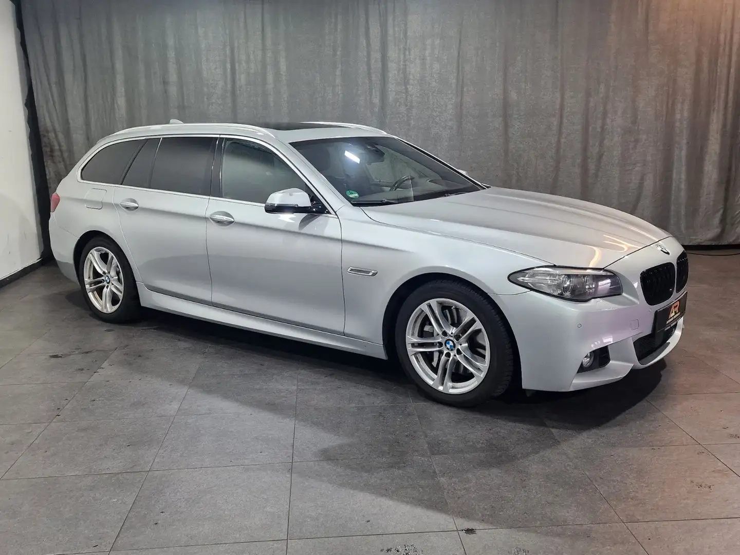 BMW 530 Touring 530 d xDrive M-Paket Argent - 2