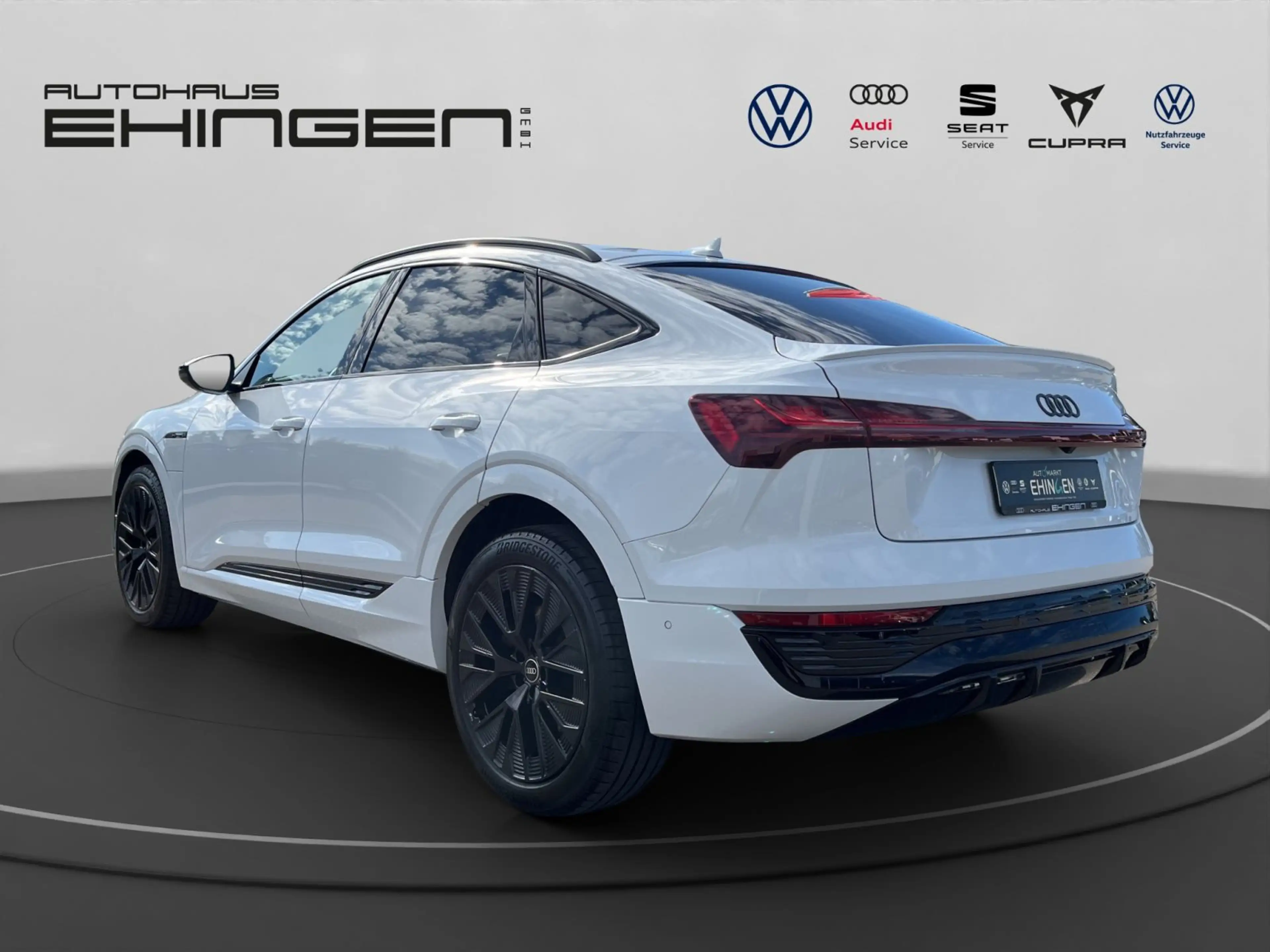 Audi Q8 e-tron Q8 e-tron Sportback S Line 300 Pano+AHK+Matrix+N — photo 9