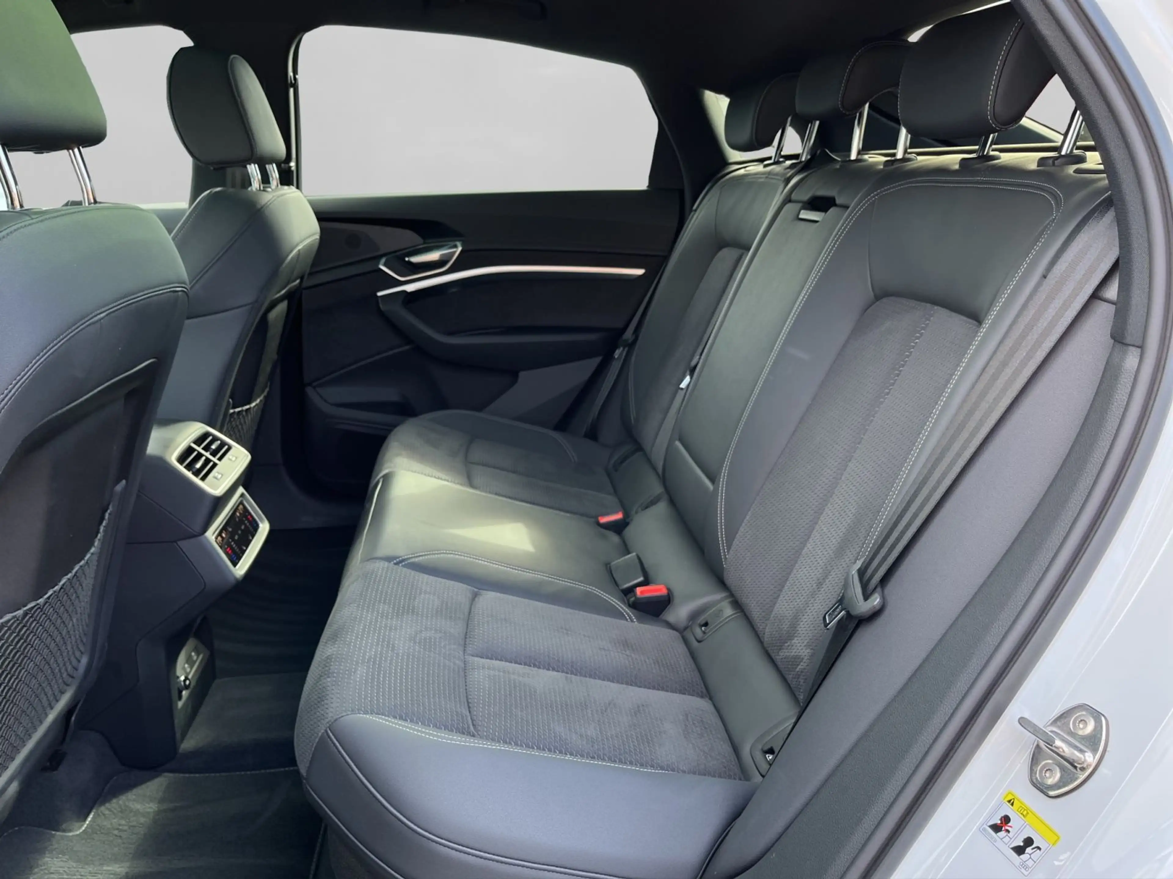Audi Q8 e-tron Q8 e-tron Sportback S Line 300 Pano+AHK+Matrix+N — photo 14
