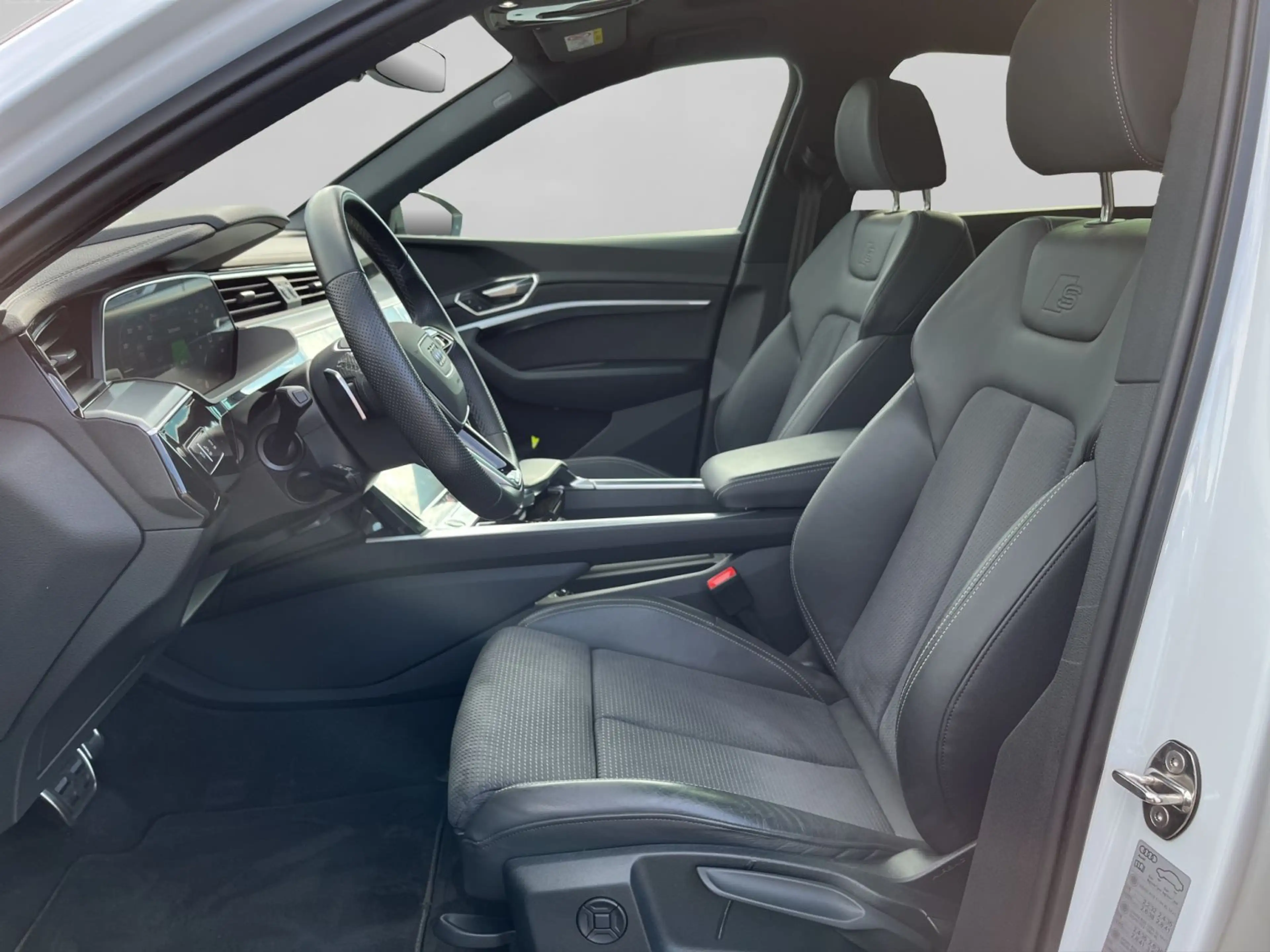 Audi Q8 e-tron Q8 e-tron Sportback S Line 300 Pano+AHK+Matrix+N — photo 12