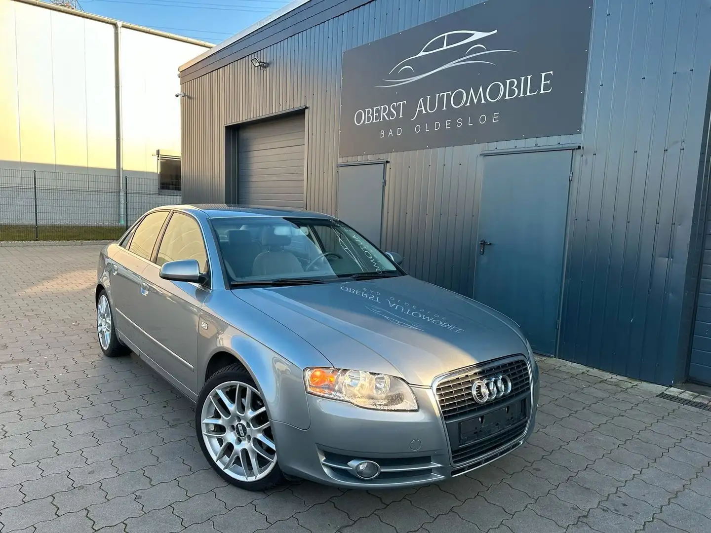 Audi A4 Lim. 2.0 Automatik Tüv 12.2025 Grau - 1
