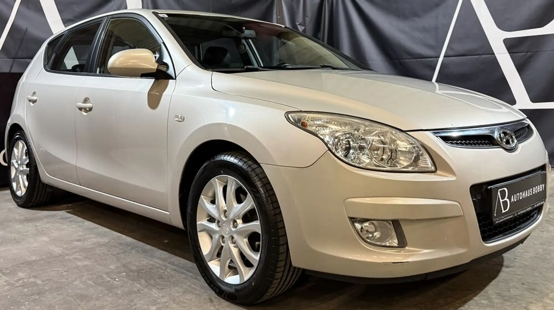 Hyundai i30 1,6 CRDi Style+ DPF Aut. 2.Besitz Grau - 2