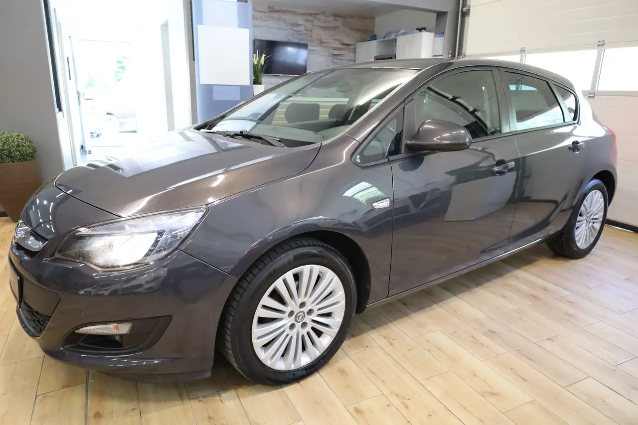 Opel Astra Style — photo 1 of 15