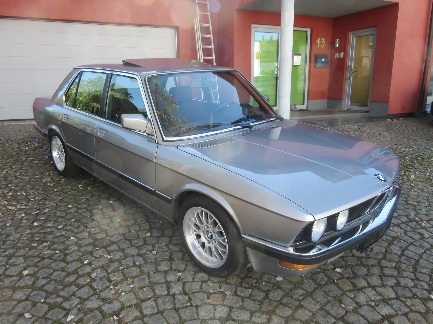 BMW 520 520i Silber - 1