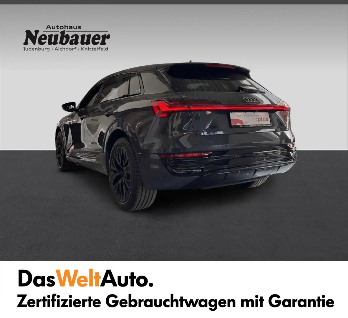 Audi Q8 55 e-tron quattro business Grau - 2
