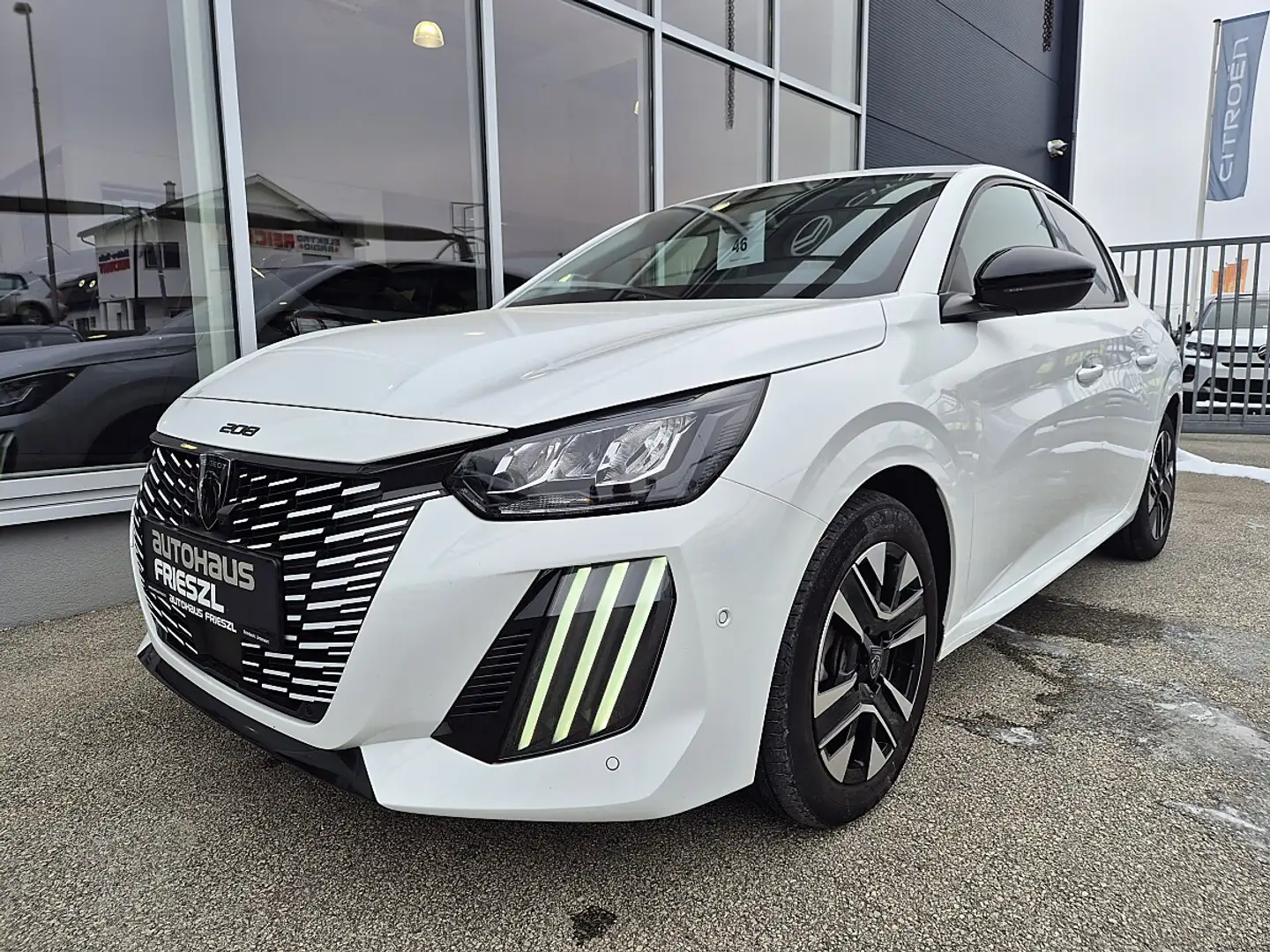 Peugeot 208 PureTech 100 S&S Allure Weiß - 1