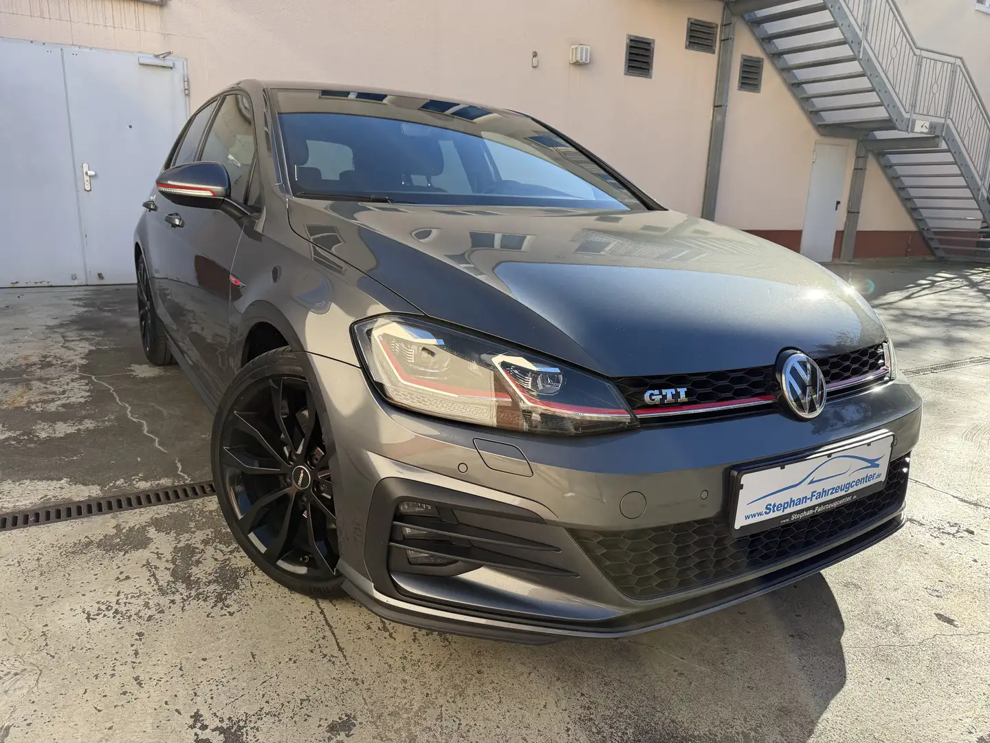 Volkswagen Golf GTI 5trg DSG mit Klima/Infotainment/Alus/Kamera/Met./ Grau - 1