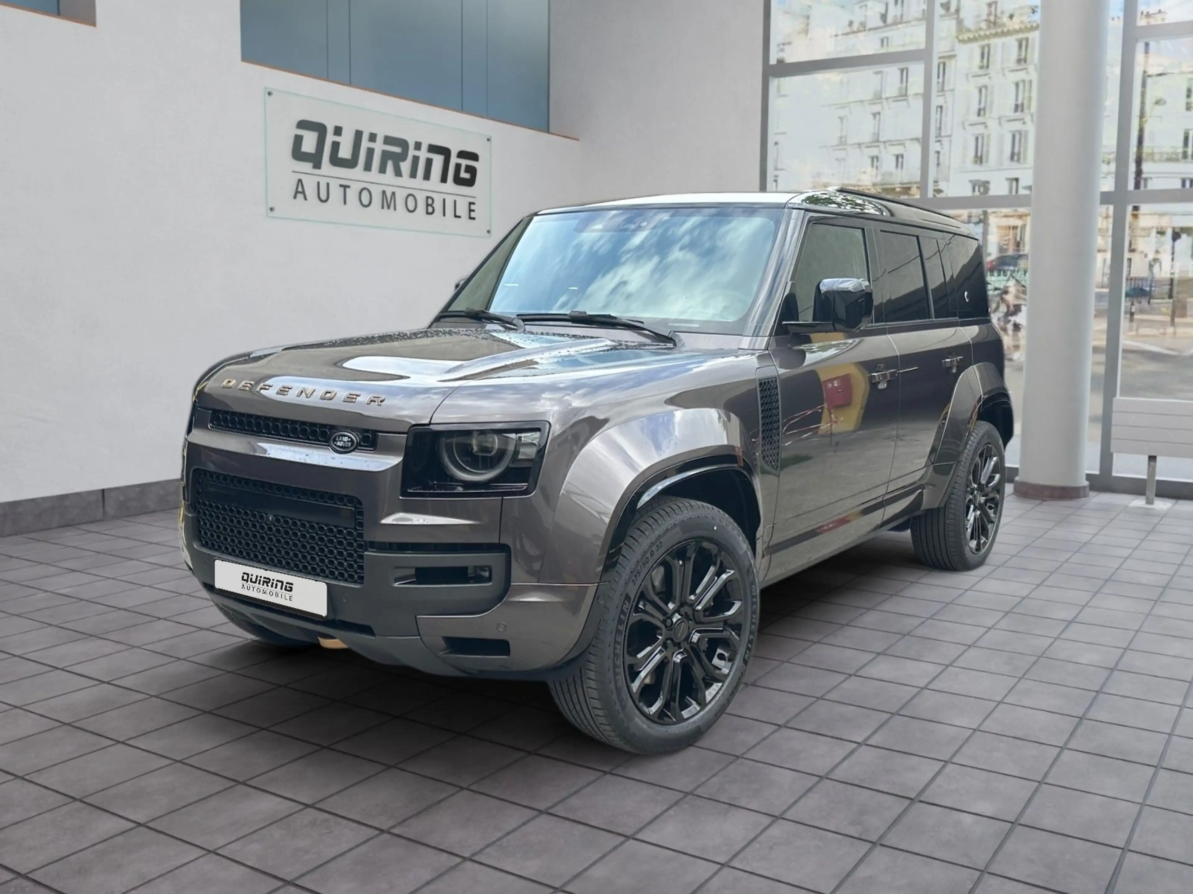 Land Rover Defender 4.4 P635 OCTA/gr-sw/HUD/Pan/Mtrx/22 — photo 2