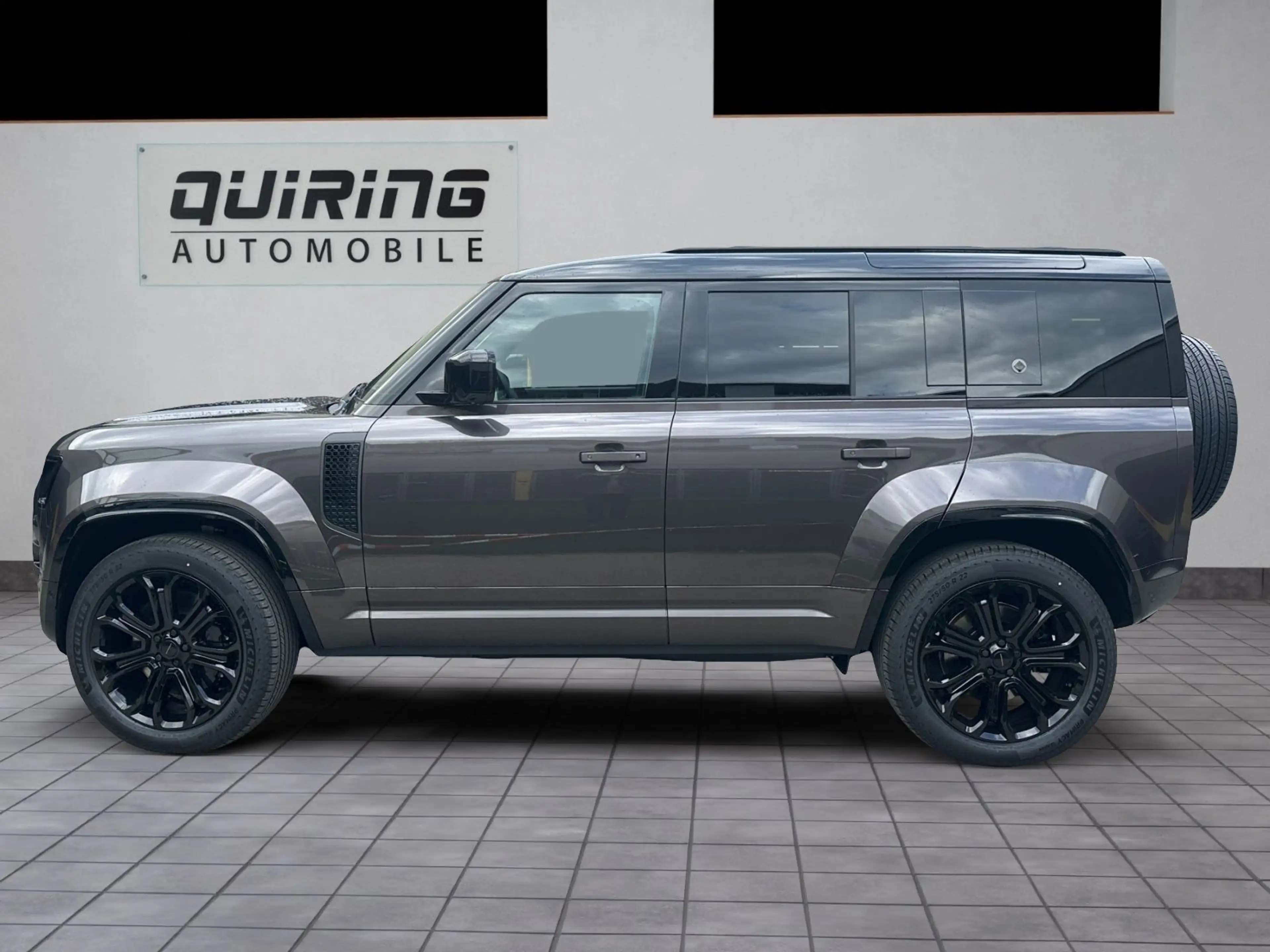Land Rover Defender 4.4 P635 OCTA/gr-sw/HUD/Pan/Mtrx/22 — photo 3
