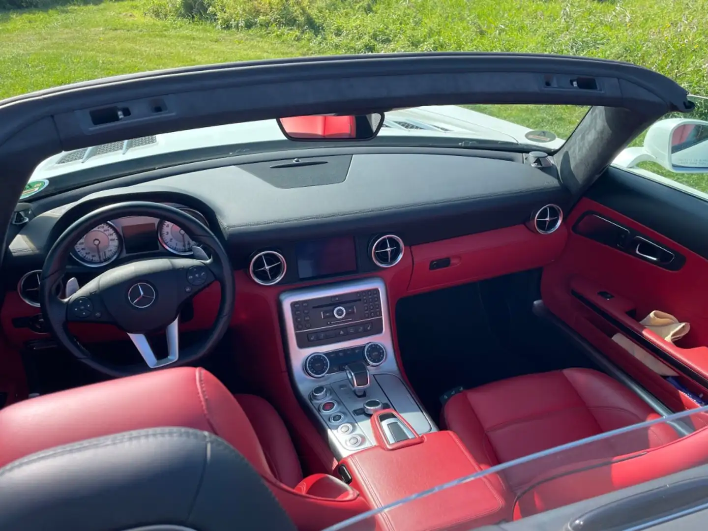 Mercedes-Benz SLS Roadster - Sommerfahrzeug Bílá - 2