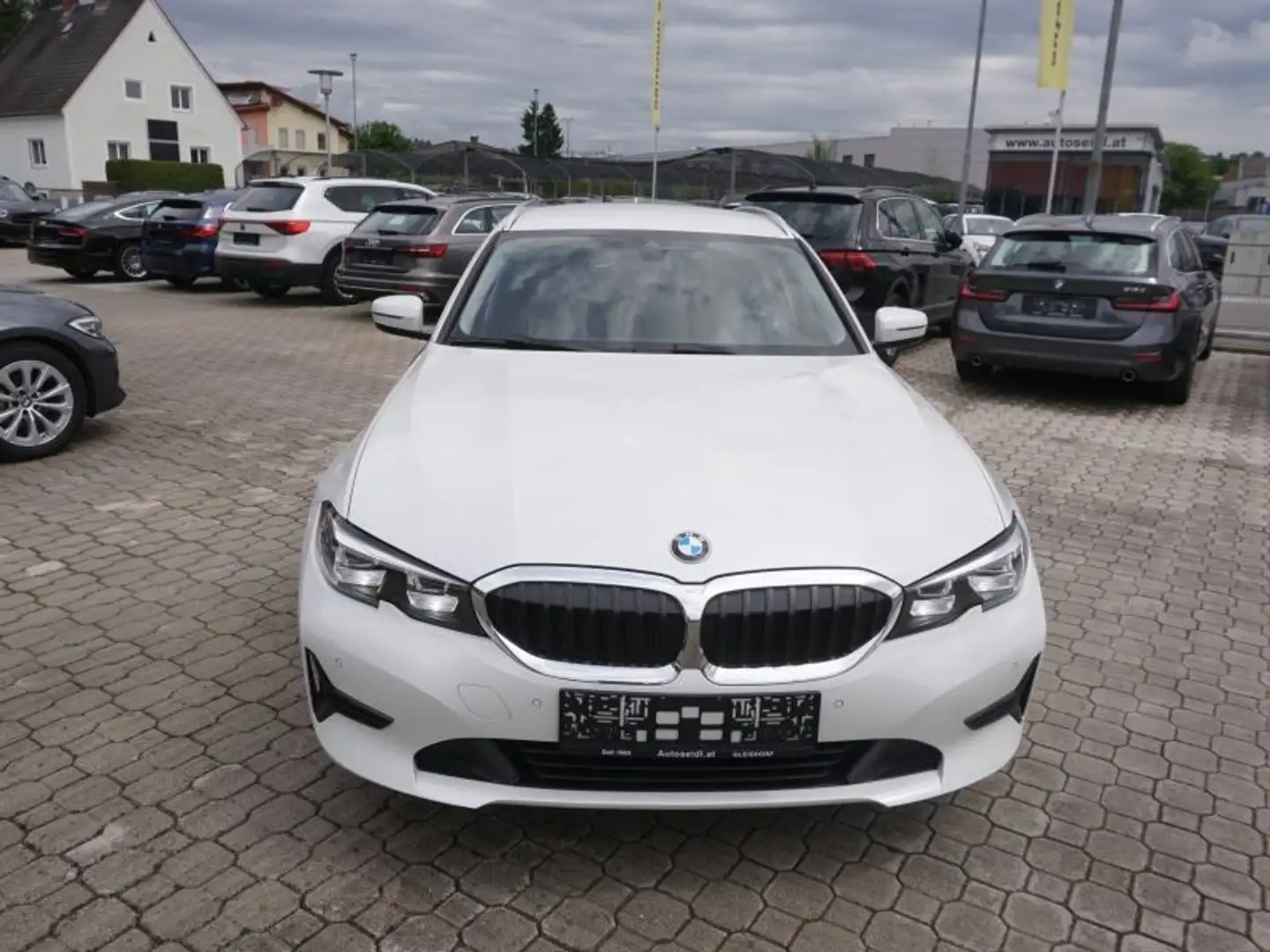 BMW 318 d Touring Aut. *LED+NAVI* Weiß - 2